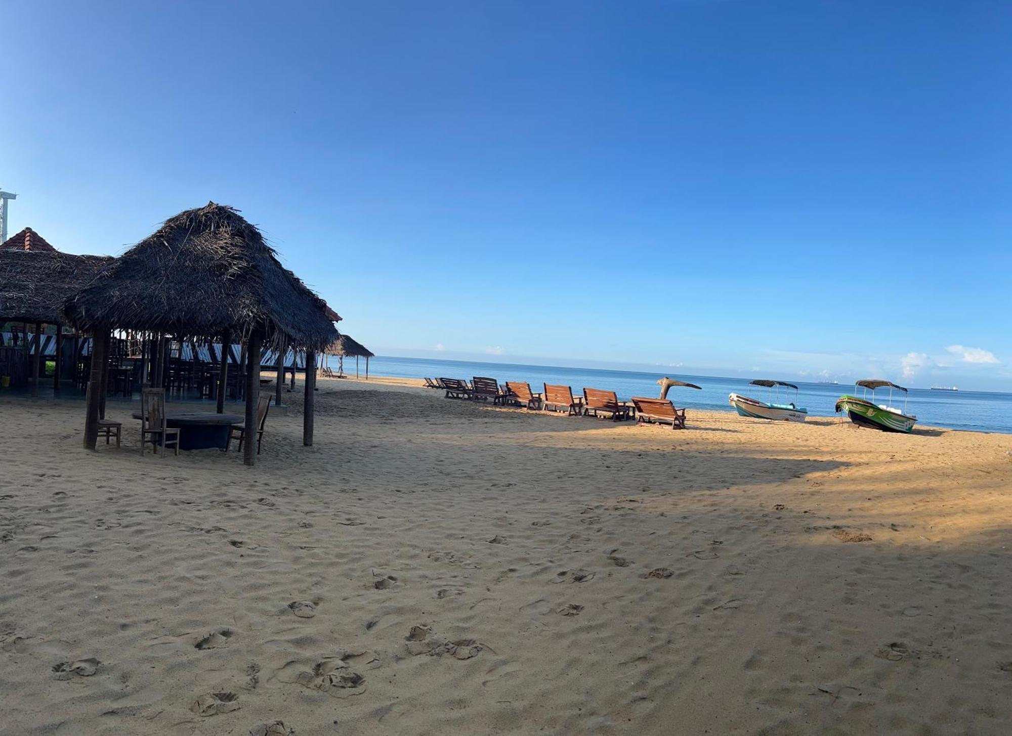Omeesha Beach Hotel Калпития Экстерьер фото