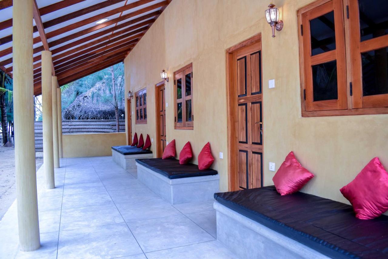Omeesha Beach Hotel Калпития Экстерьер фото