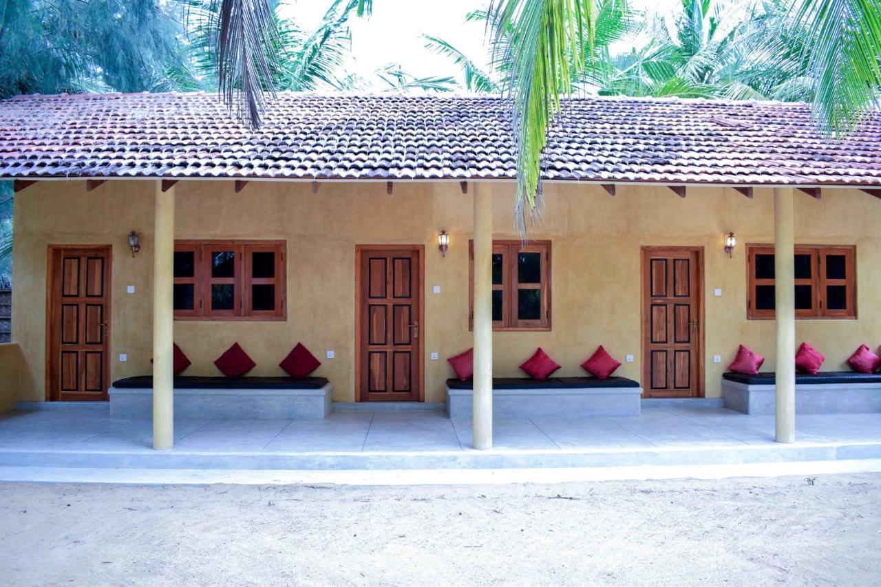 Omeesha Beach Hotel Калпития Экстерьер фото