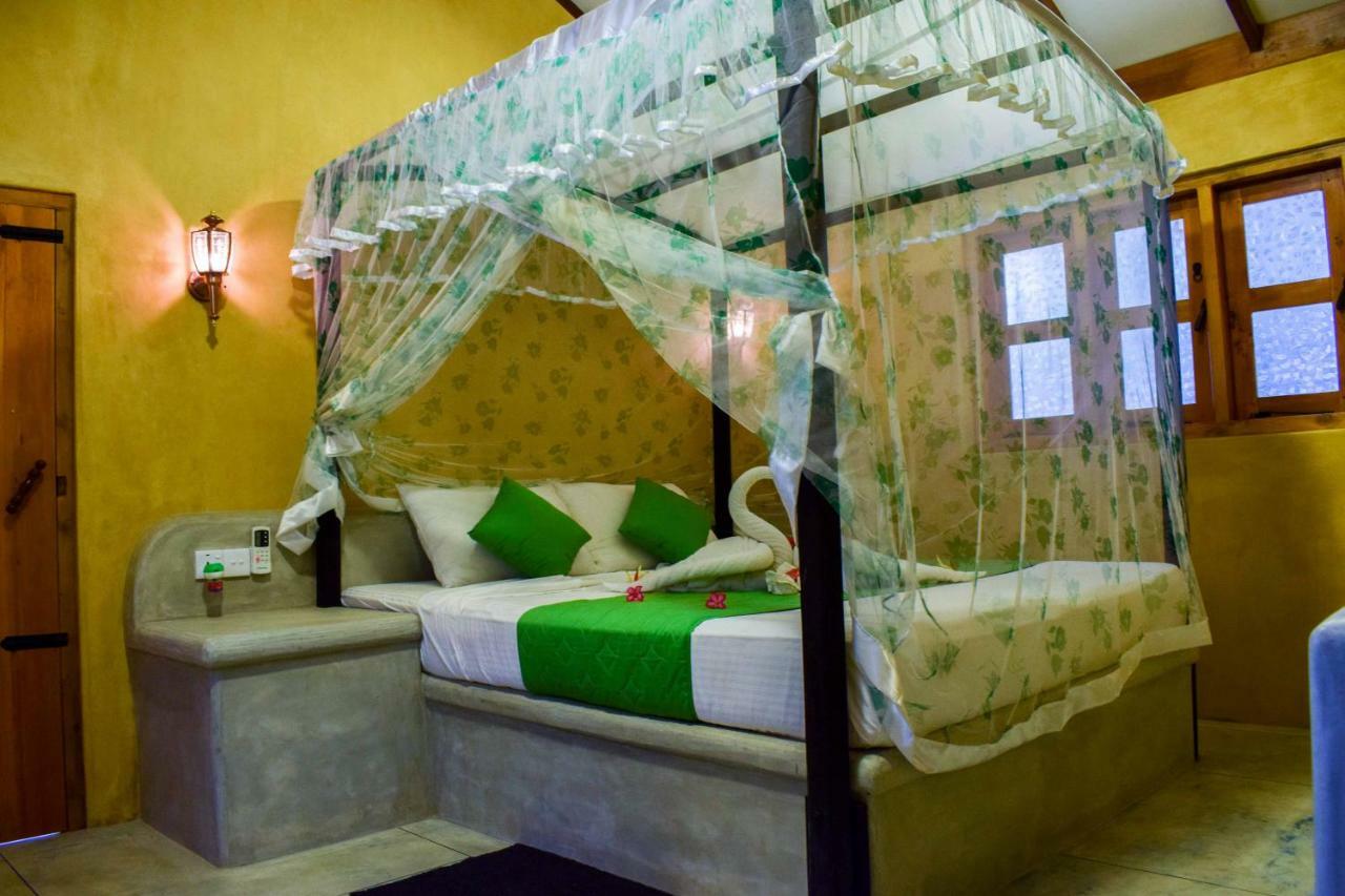 Omeesha Beach Hotel Калпития Экстерьер фото