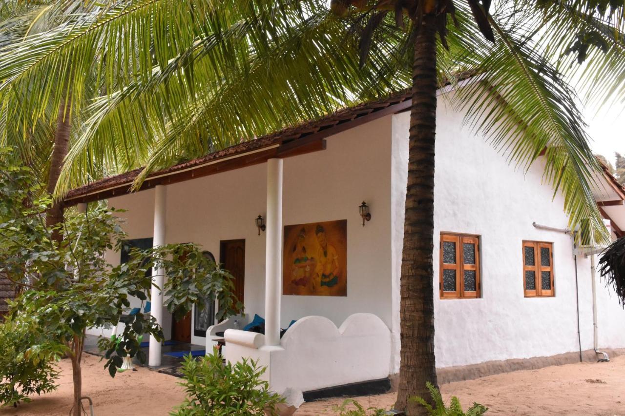 Omeesha Beach Hotel Калпития Экстерьер фото